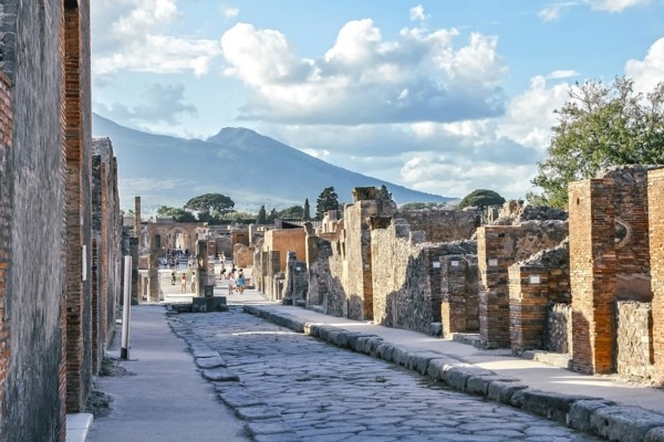 24. augusts vēsturē: Vezuva izvirdums Itālijā aprok Pompejus