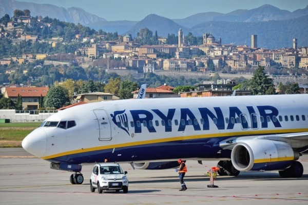 «Ryanair turpina cīņu ar «eDreams» un norāda uz datu noplūdi