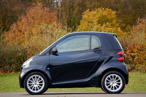 2. oktobris vēsturē: pie pircējiem nonāk vācu auto zīmols «Smart»
