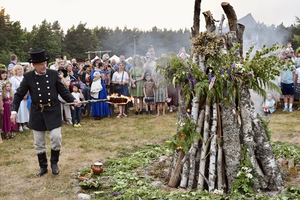 Saulgriežos Jūrkalnes Ugunspļavā muzicēs etnokompānija «Zeidi» un «Jauno Jāņu orķestris»