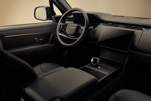 Range Rover SV Black: jauna līmeņa luksuss ar izsmalcinātu dizainu un inovatīvām sajūtu tehnoloģijām