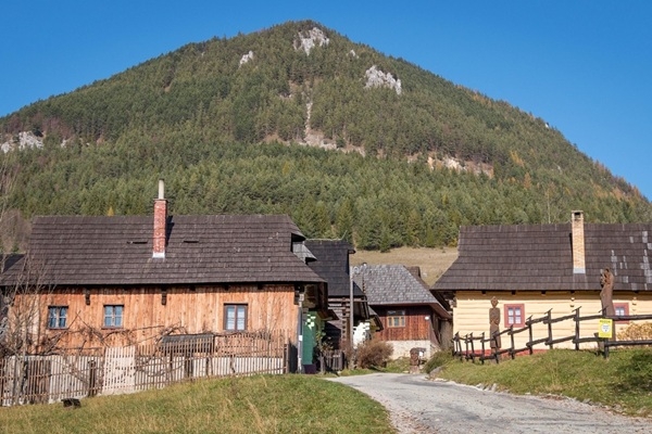 UNESCO pasaules mantojuma vieta Vlkolīneca – unikāls Slovākijas koka arhitektūras piemērs