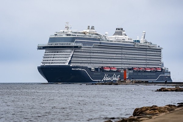 Šodien Rīgā ienāk sezonas milzenis «Mein Schiff Relax» un «Sapphire Princess»