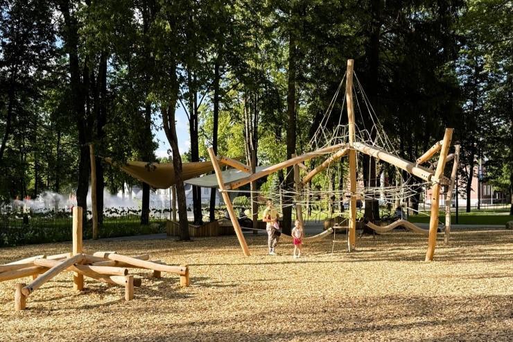 Atvērts atjaunotais Krustpils parks Jēkabpilī 