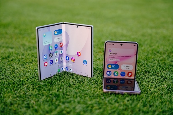 Salokāmo viedtālruņu ģimene paplašinās – Samsung prezentē jaunos Galaxy Fold8 Ultra, Fold8 un Flip8