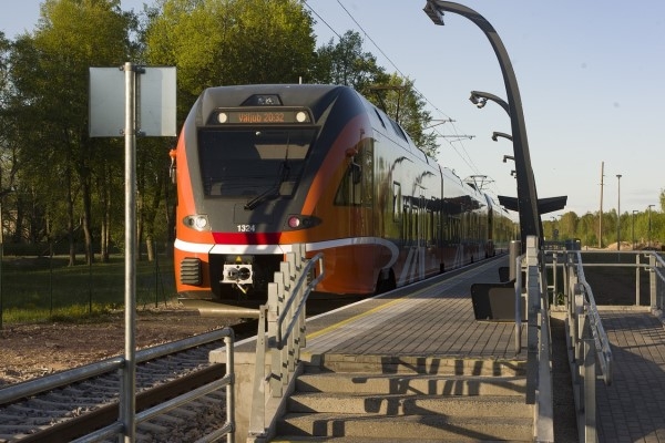 Atkal atliek ātrvilcienu ieviešanu starp Tallinu un Tartu 