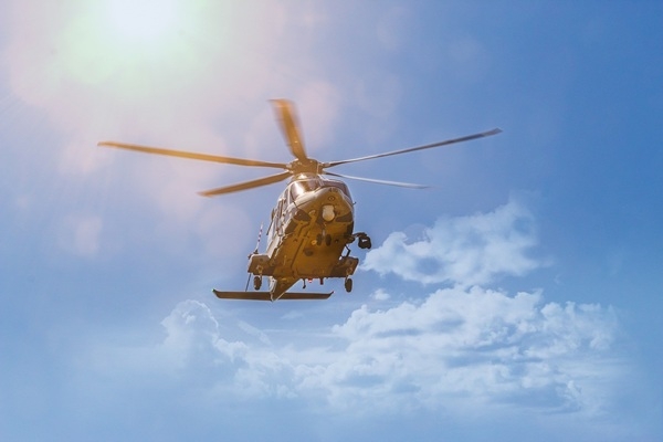 Igaunijā jūrā iekritis helikopters; visi sveiki un veseli
