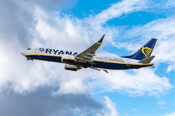 «Ryanair» paziņo par lidojumu samazināšanu uz Tallinu; lidosta apsūdz lidsabiedrību maldināšanā